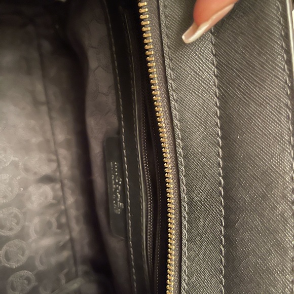 Authentic Michael Kors handbag with studs - Picture 3 of 4